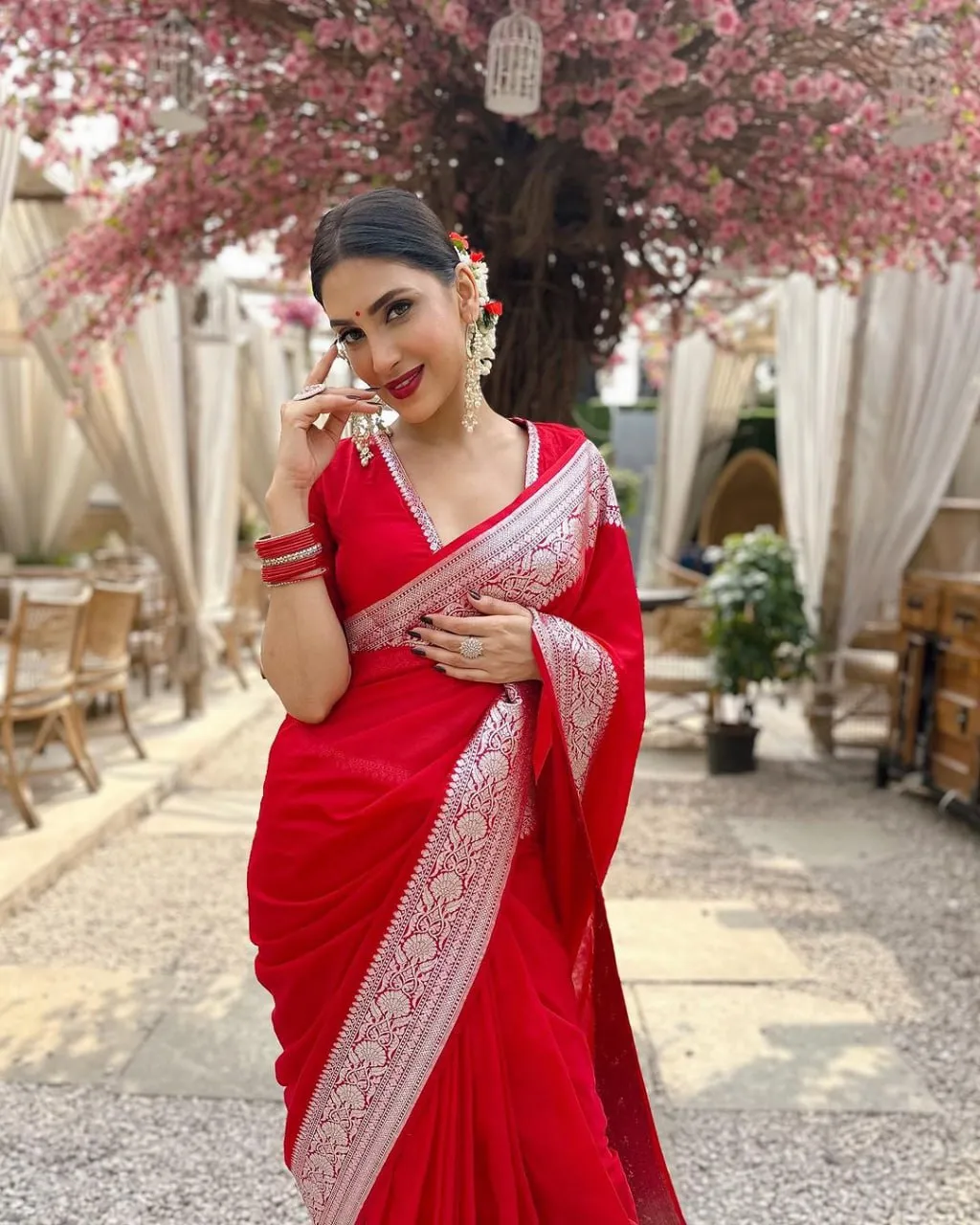 Alluring Red Soft Silk Saree With Hypnotic Blouse Piece