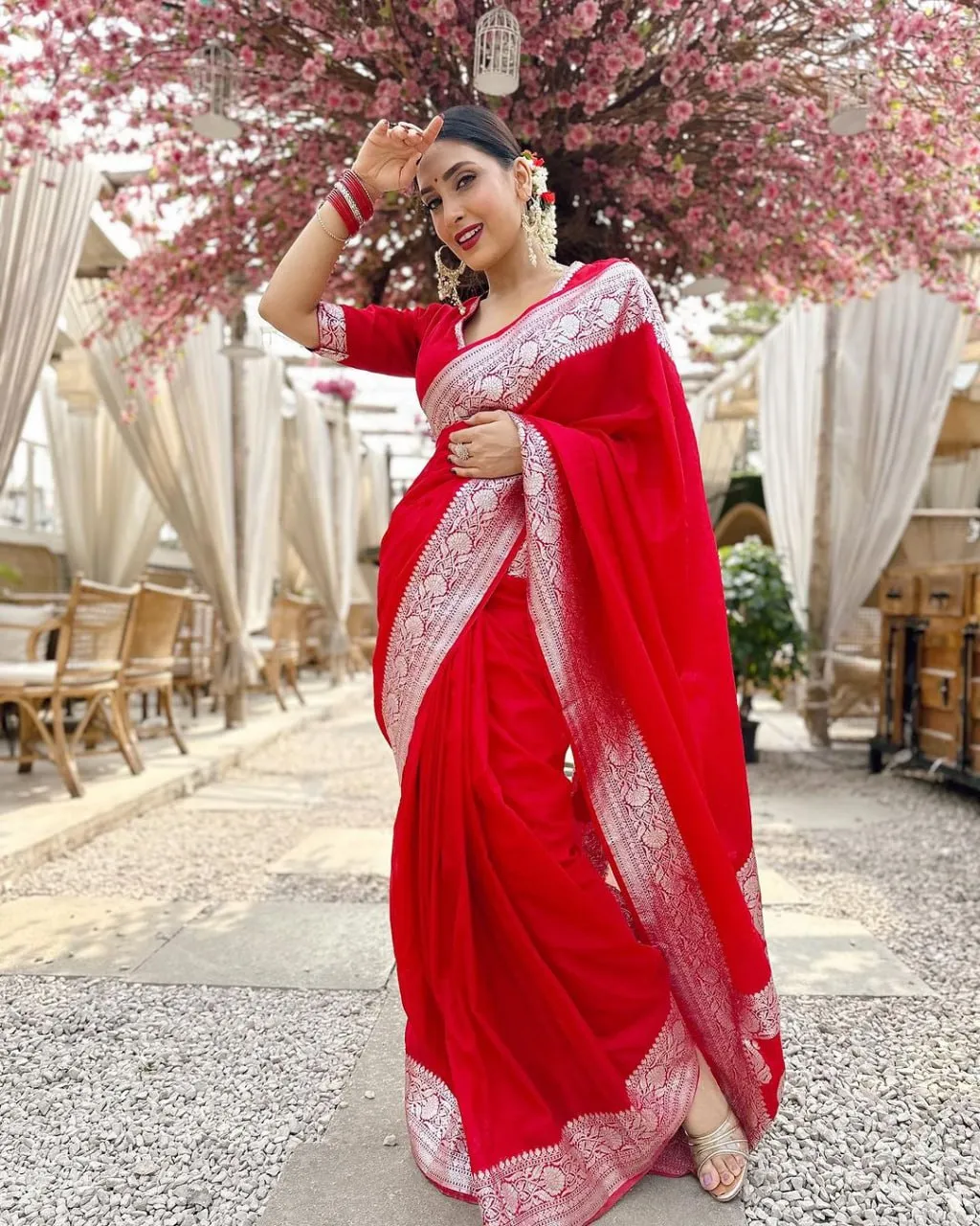 Alluring Red Soft Silk Saree With Hypnotic Blouse Piece
