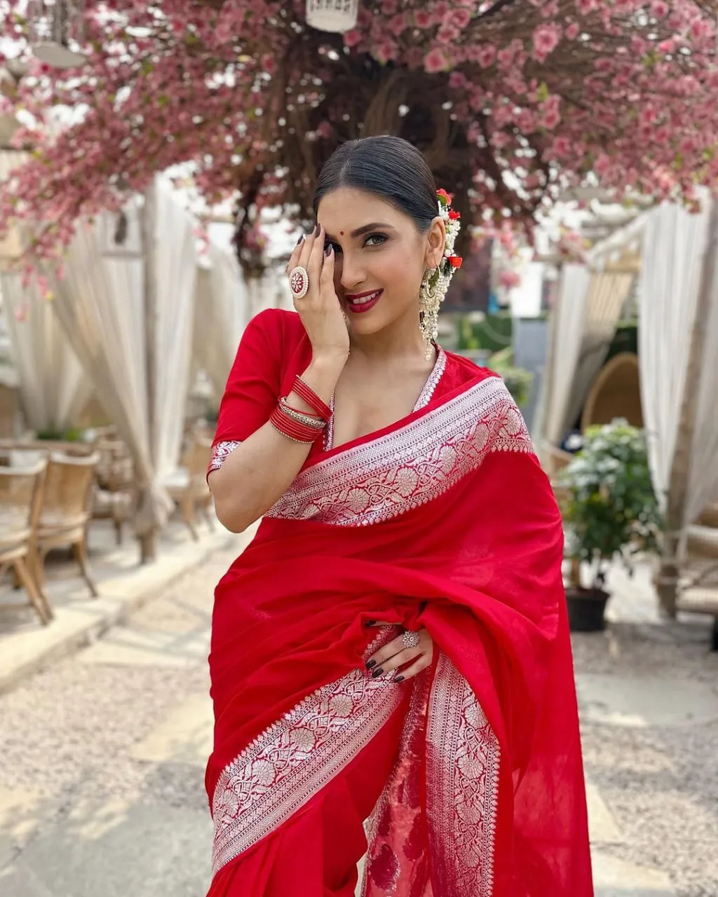 Alluring Red Soft Silk Saree With Hypnotic Blouse Piece
