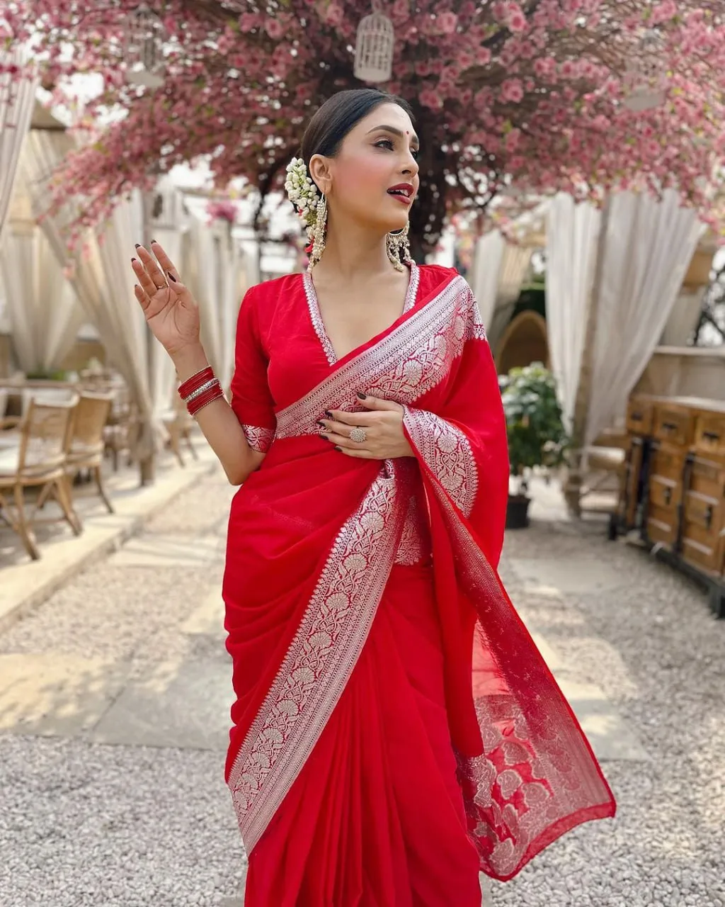 Alluring Red Soft Silk Saree With Hypnotic Blouse Piece