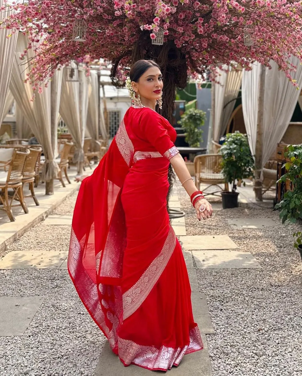 Alluring Red Soft Silk Saree With Hypnotic Blouse Piece