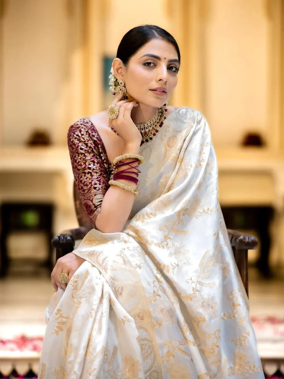 Enigmatic Off White Soft Silk Saree With Transcendent Blouse Piece
