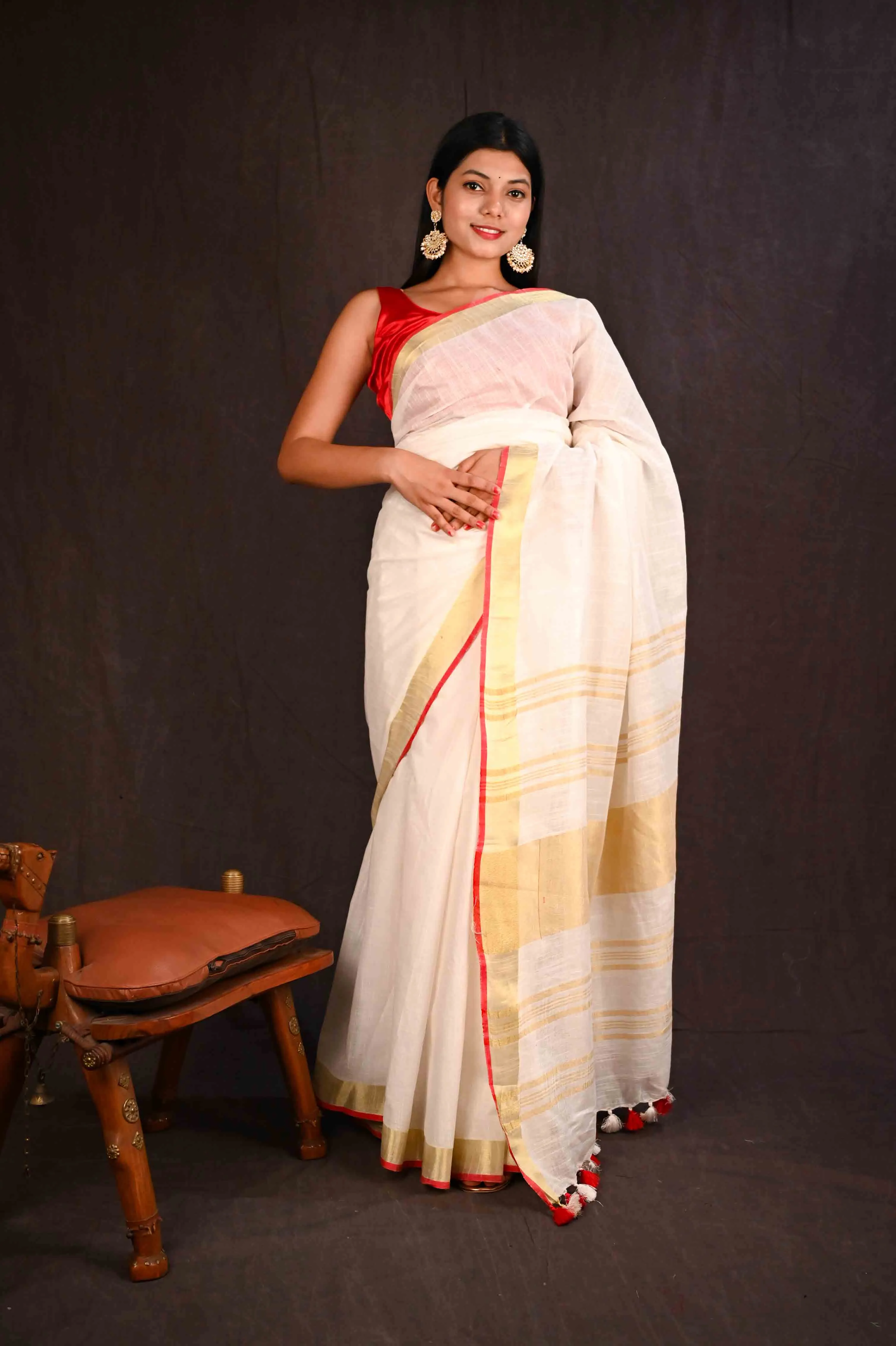 Off white bhagalpuri line with zari & red tiny border wrap in 1 minute saree