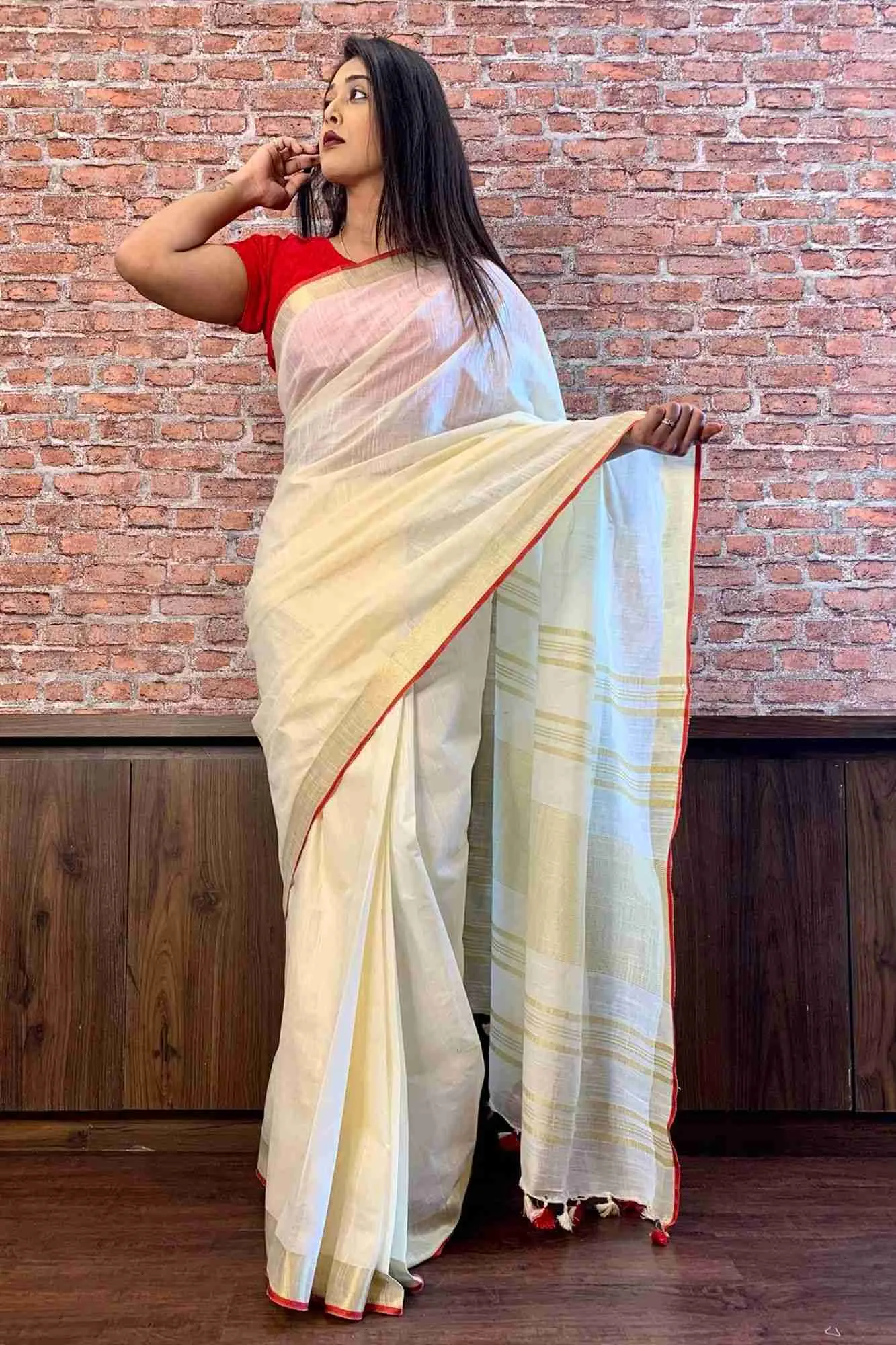 Off white bhagalpuri line with zari & red tiny border wrap in 1 minute saree
