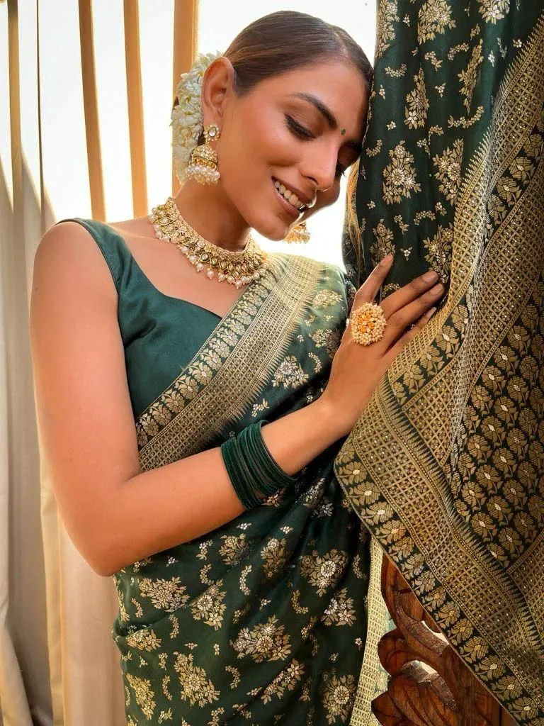Sonorous Dark Green Soft Silk Saree With Winsome Blouse Piece