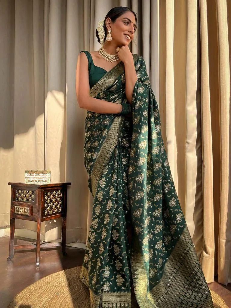 Sonorous Dark Green Soft Silk Saree With Winsome Blouse Piece
