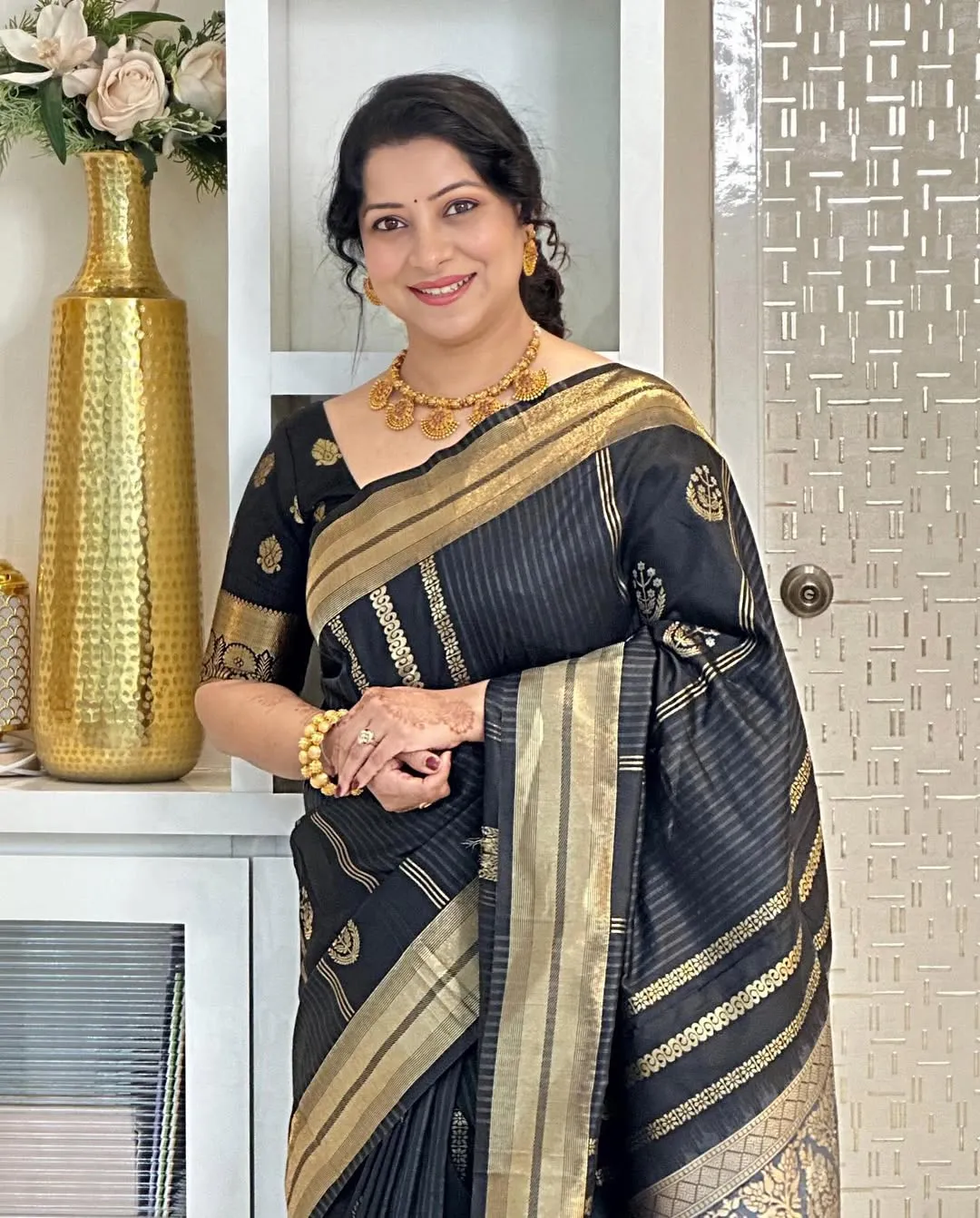 Transcendent Black Soft Silk Saree With Snappy Blouse Piece