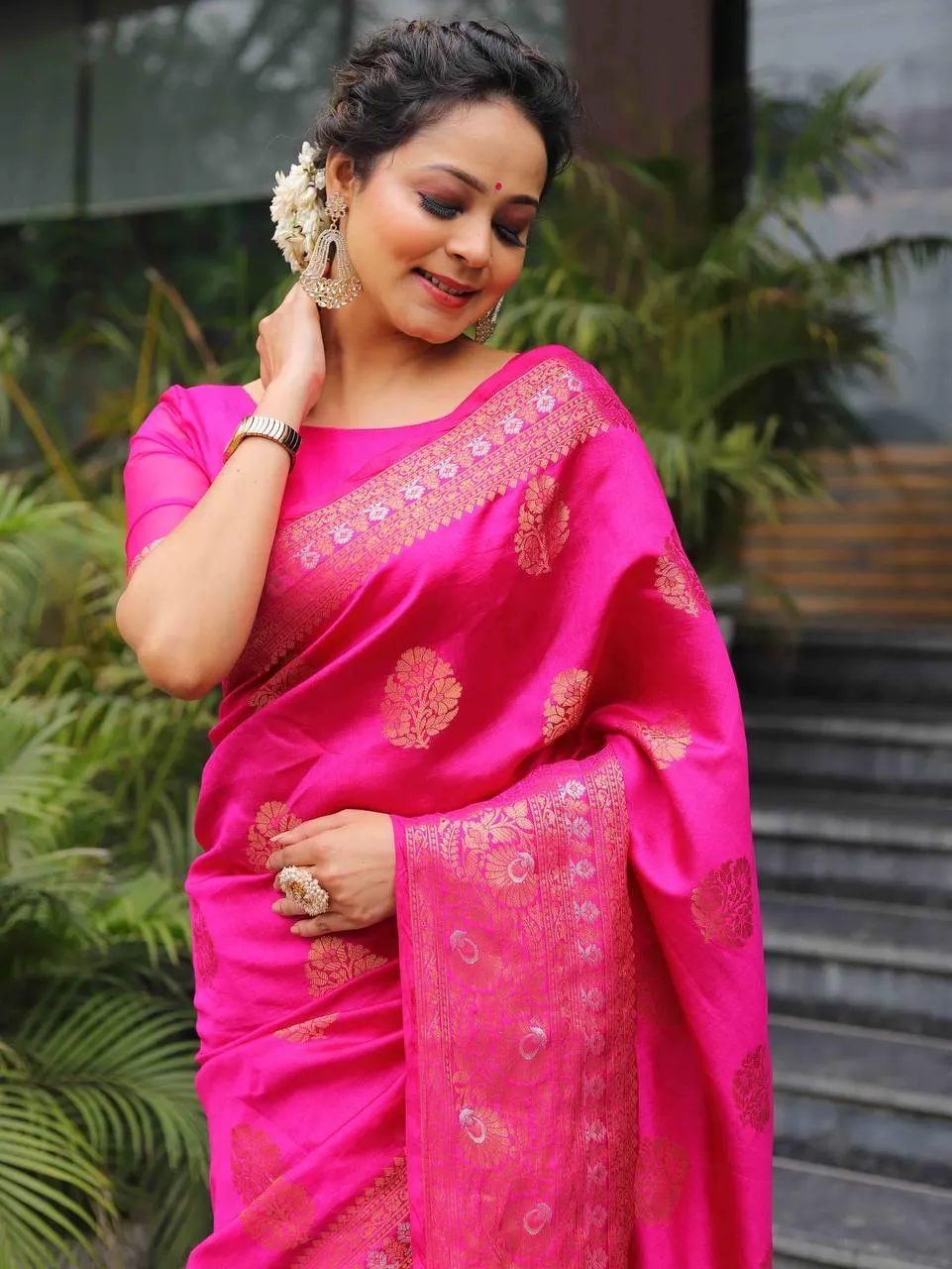 Tremendous Dark Pink Soft Silk Saree With Enthralling Blouse Piece