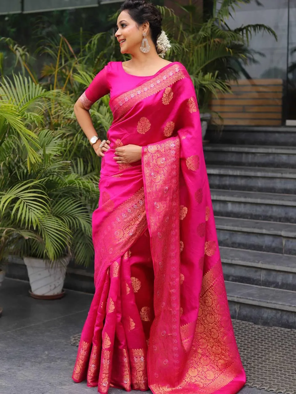Tremendous Dark Pink Soft Silk Saree With Enthralling Blouse Piece